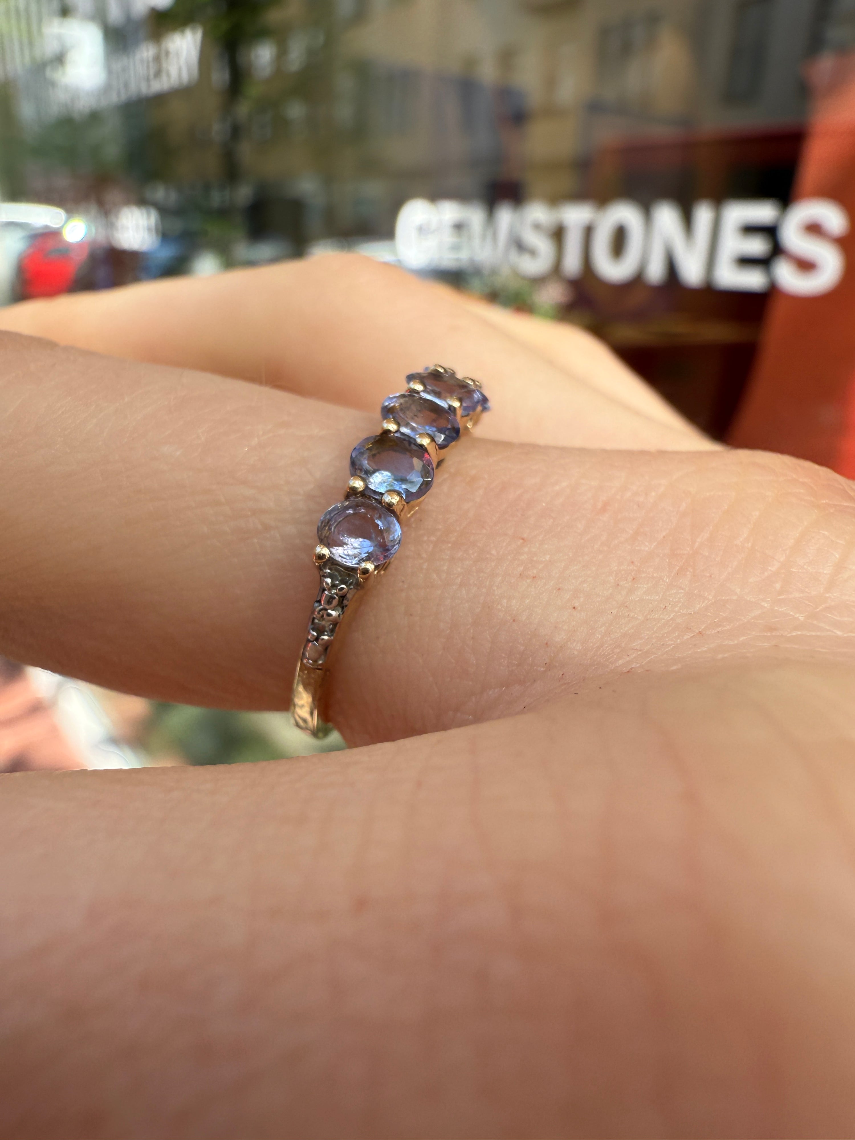 #954 9k Ring mit Tansanit & Diamanten - RG 56