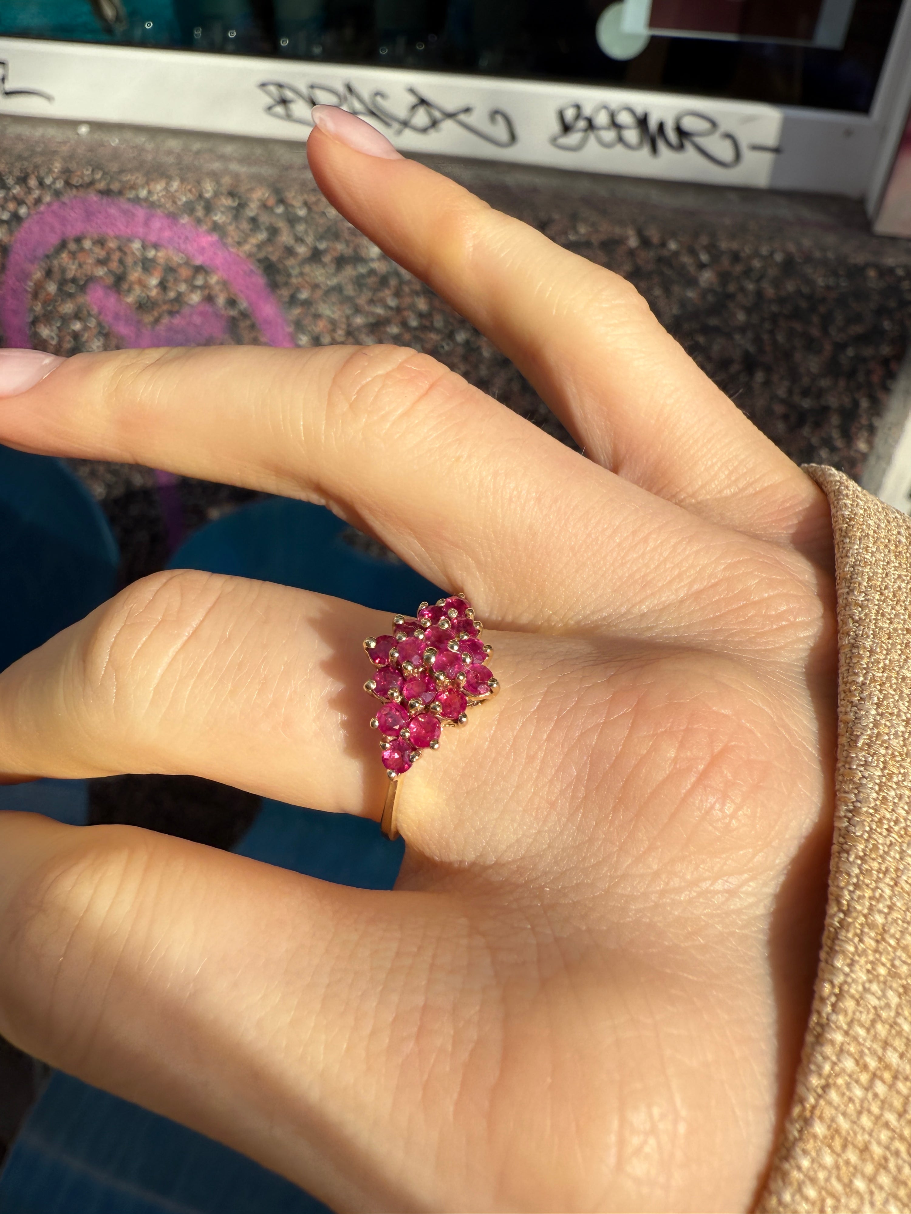 #655 9k Ring mit 16 Rubinen - RG 56