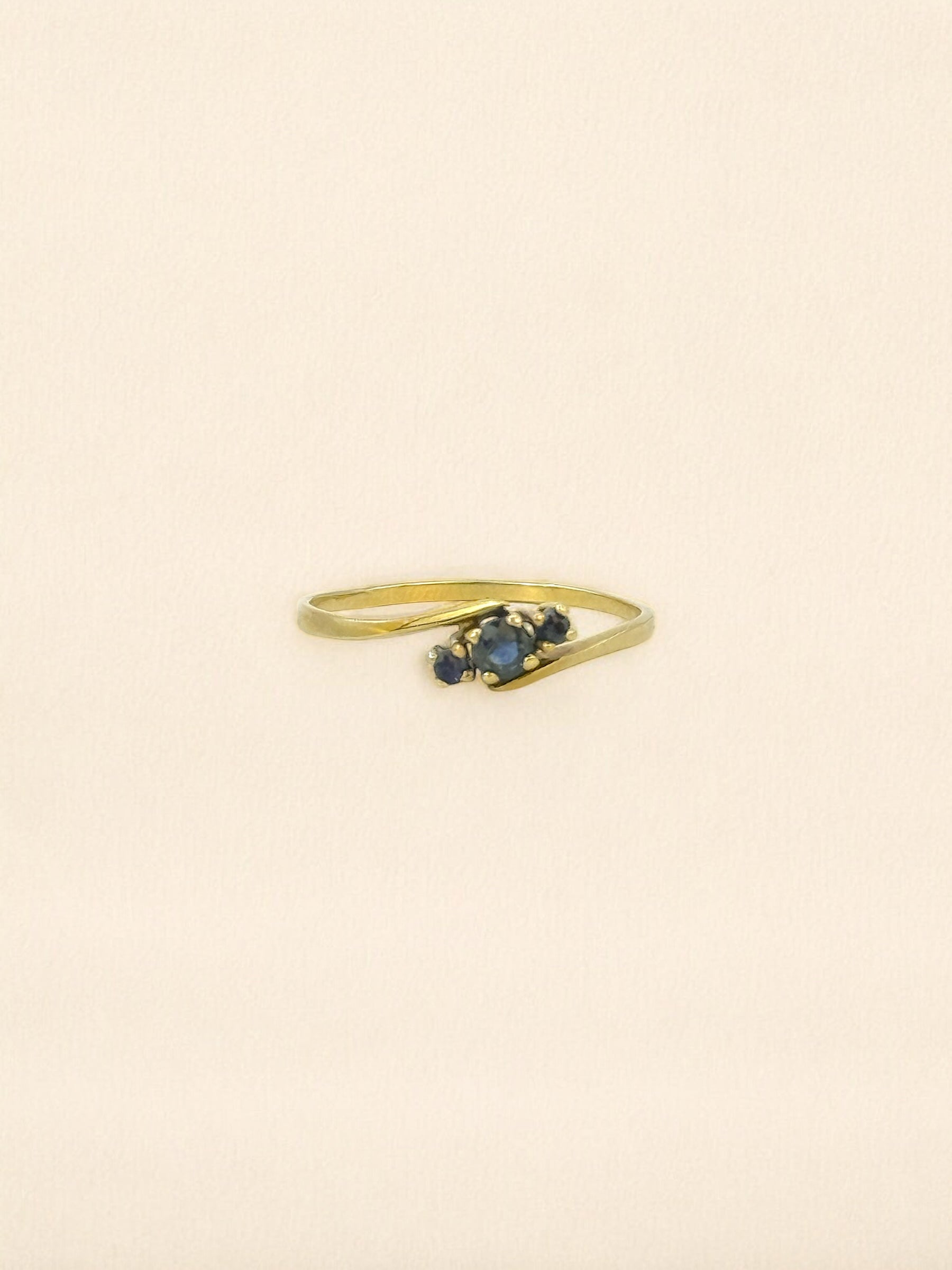 #11 Ring mit blauen Edelsteinen - RG 53