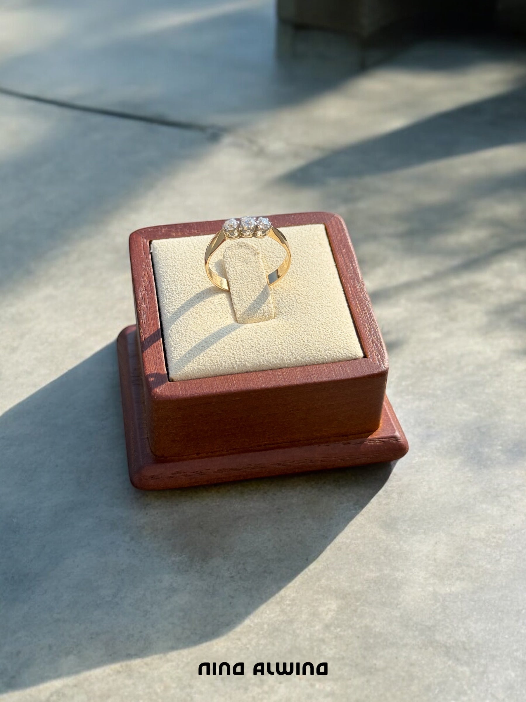 #20 Ring mit 3 Diamanten - RG 52