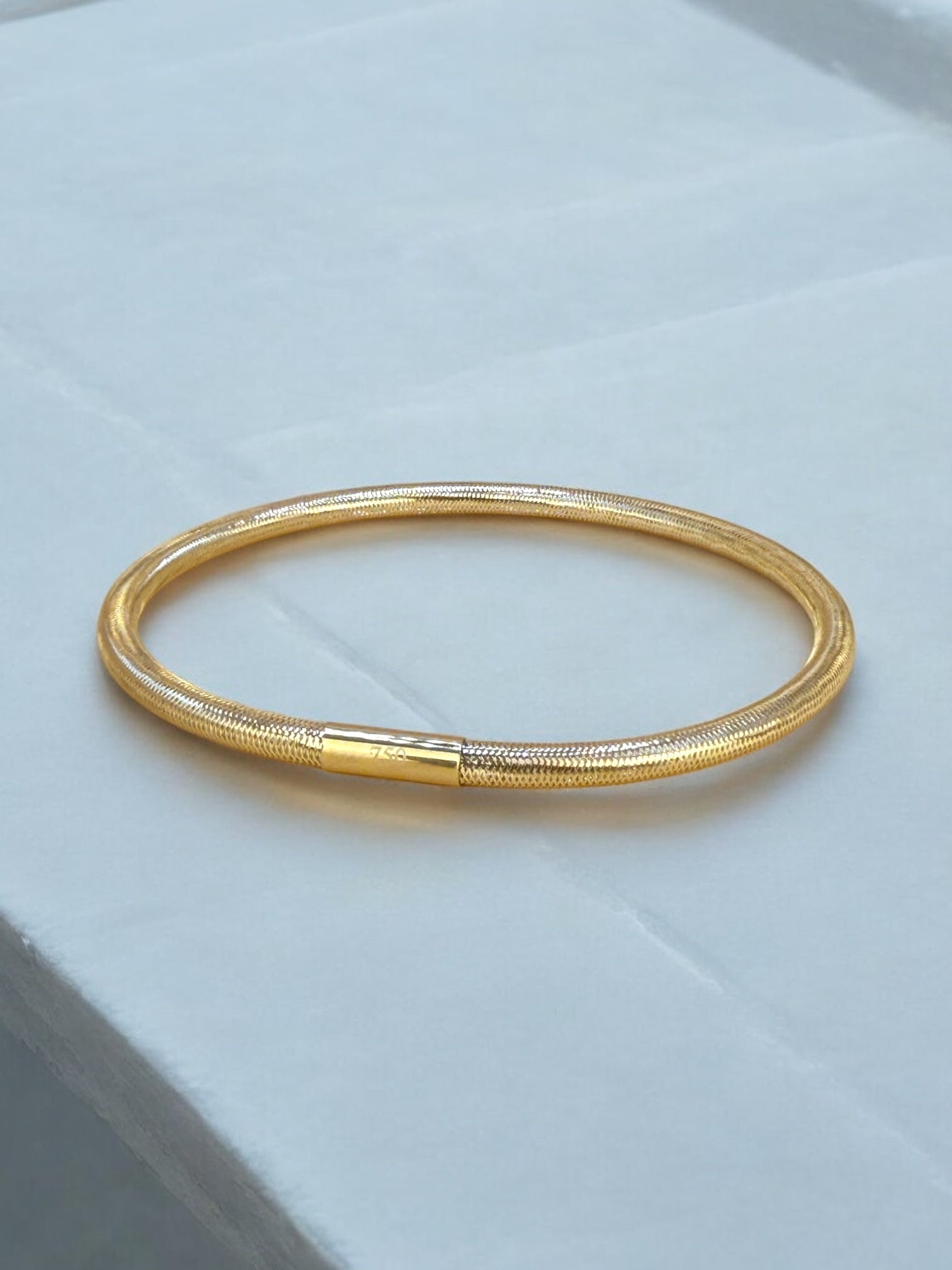 #29 Flexibler Armreif 18k massives Gold