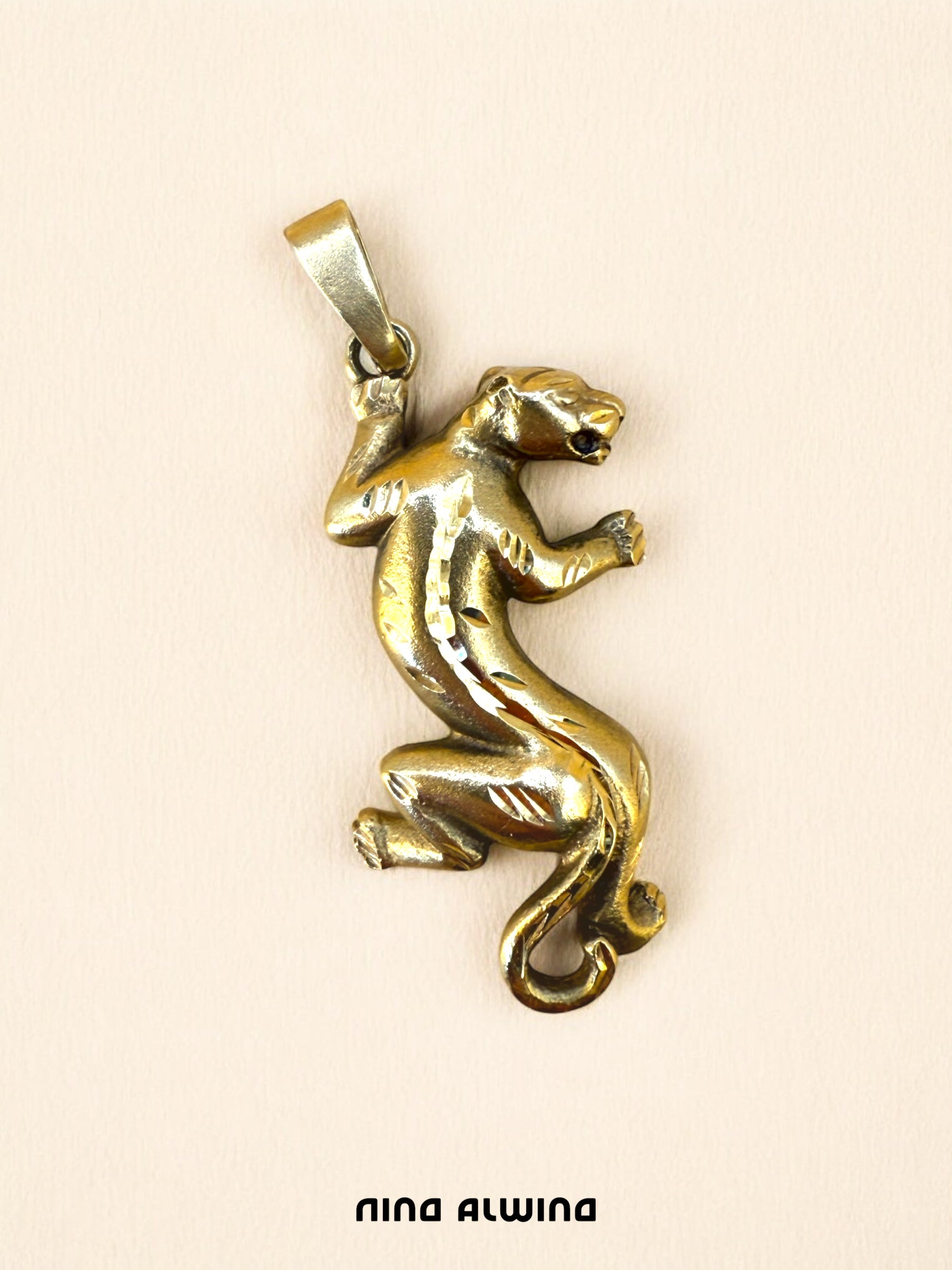 #37 Panther Anhänger 8k massives Gold