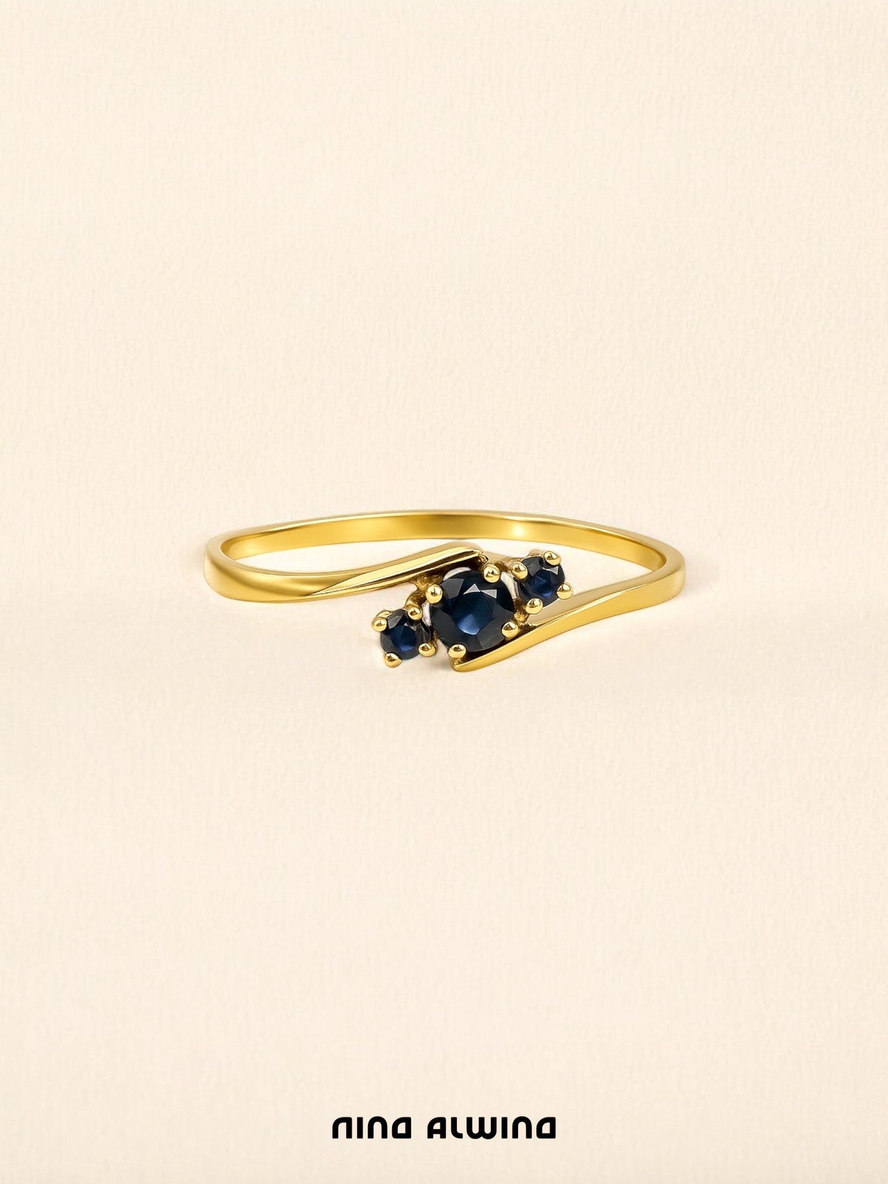 #11 Ring mit blauen Edelsteinen - RG 53