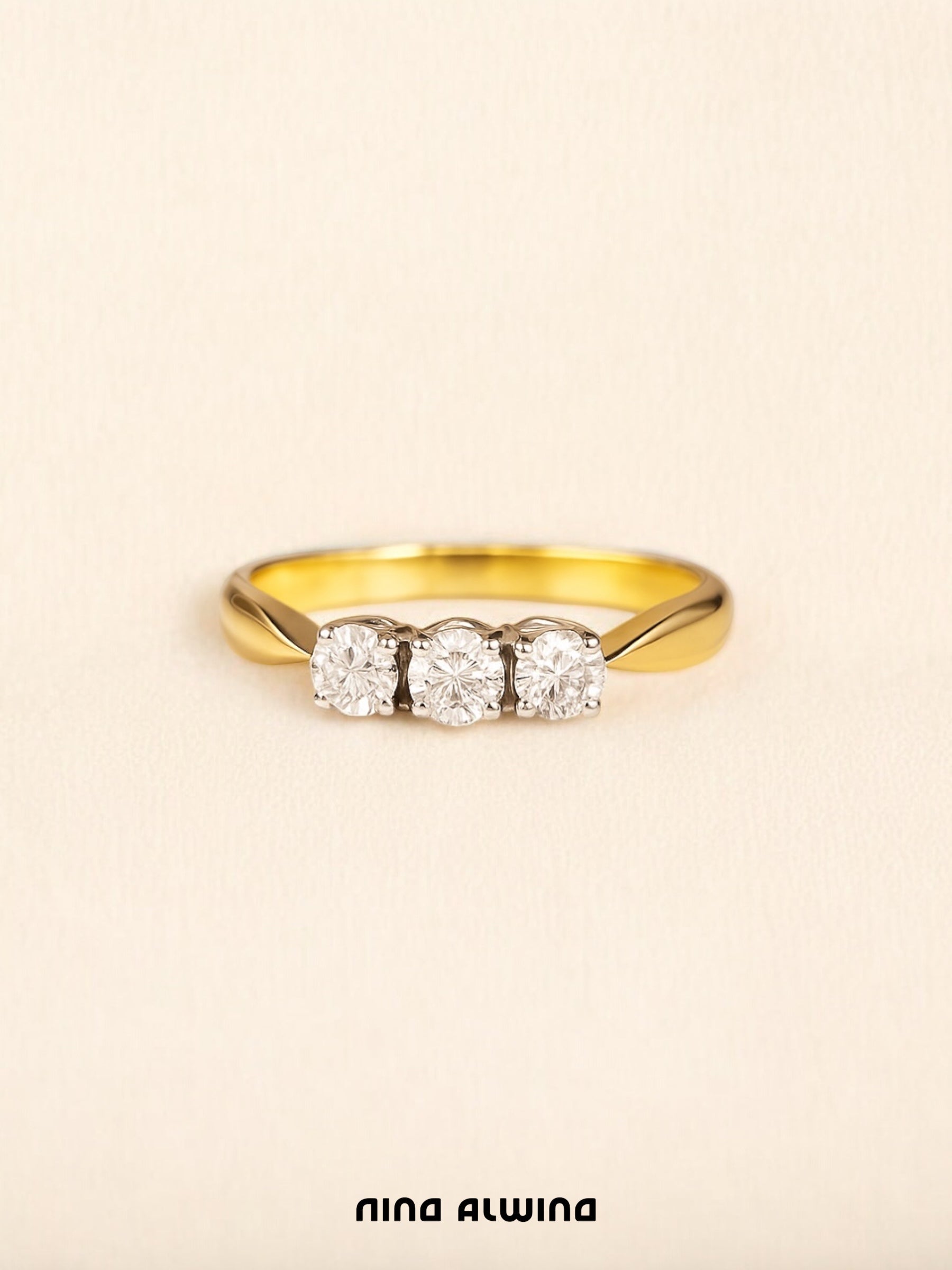 #20 14k Ring mit 3 Diamanten - RG 52