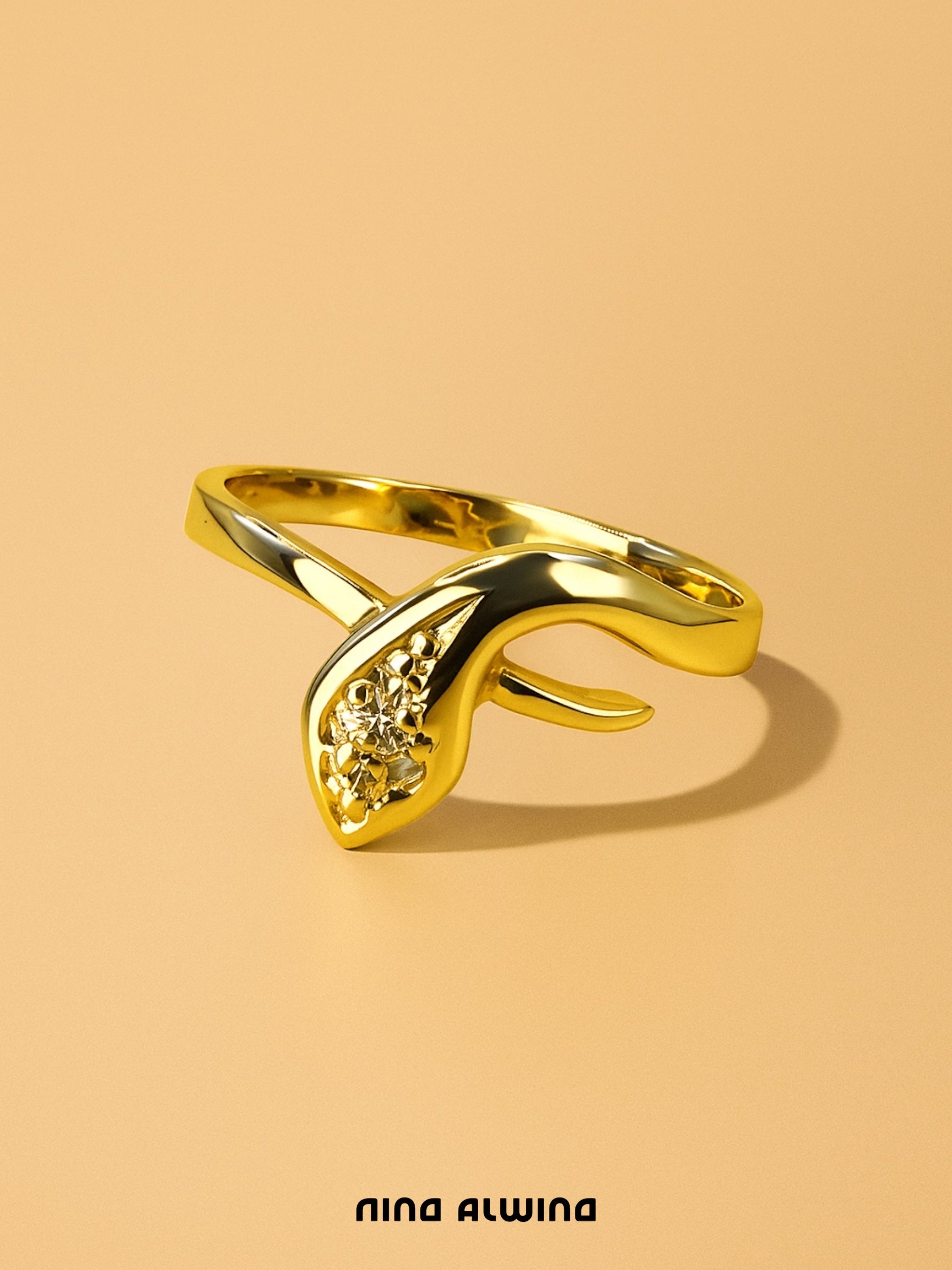 #82 8k Snake Ring mit Diamant - RG 57