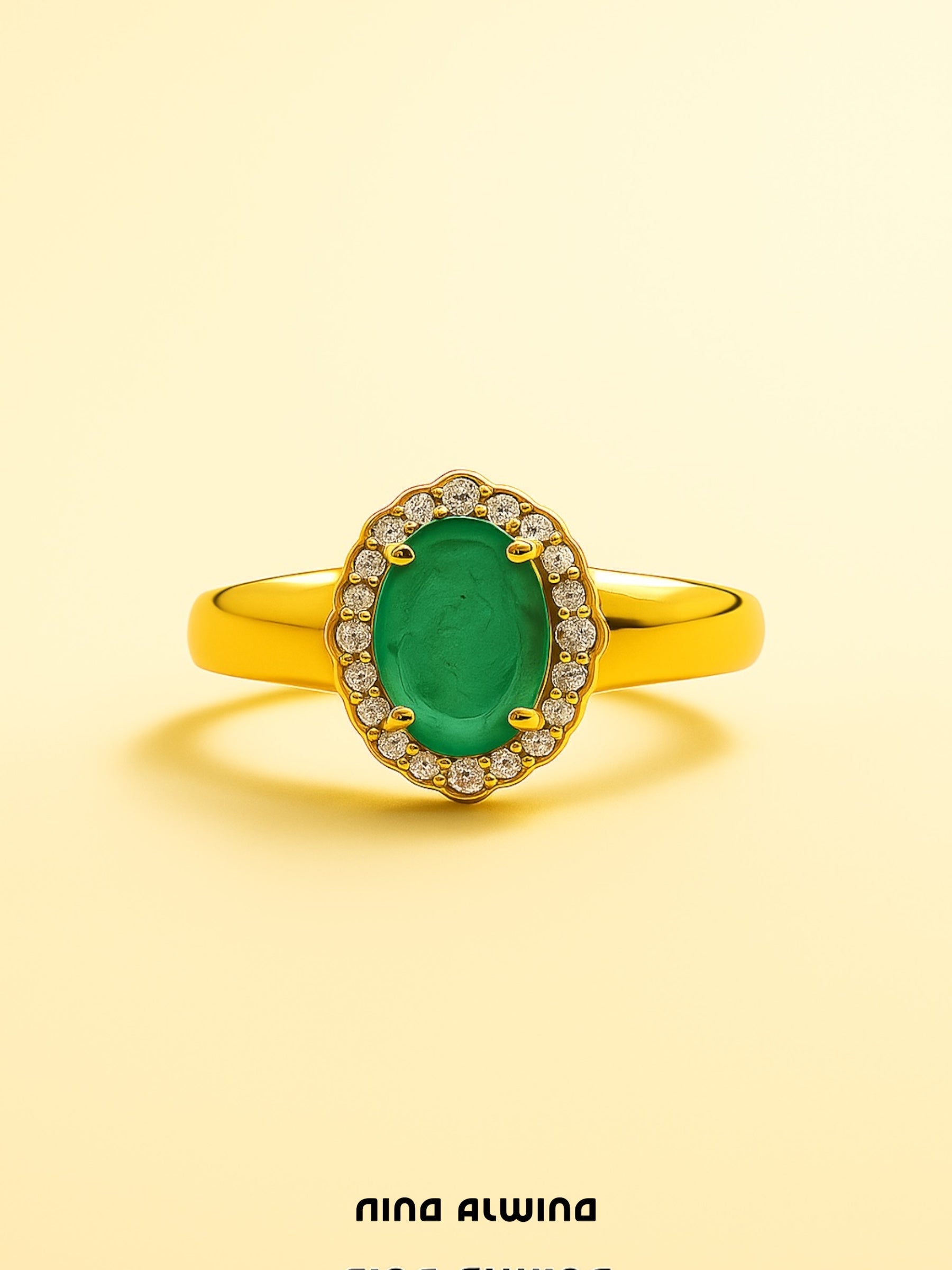 #135 9k Ring mit Smaragd und weißen Saphiren - RG 59