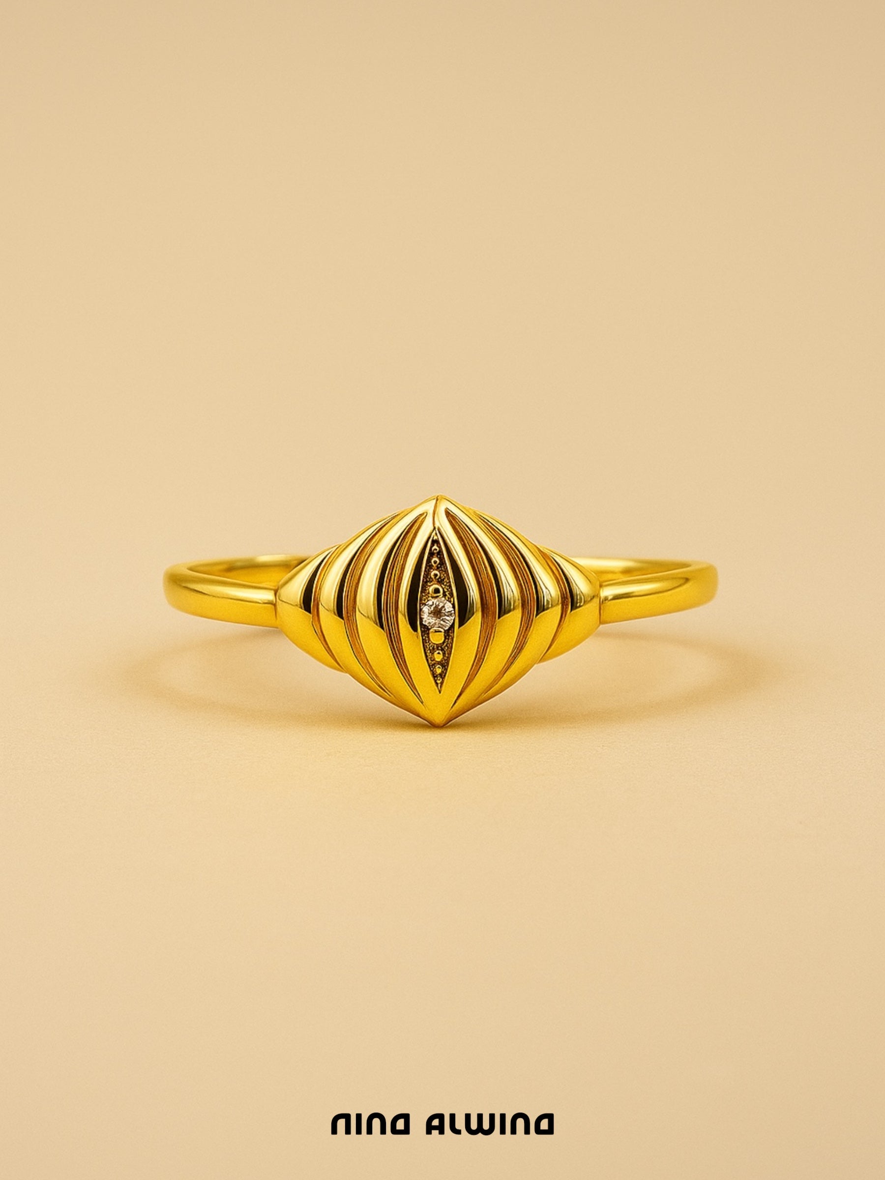 #257 8k Ring mit Diamant - RG 58