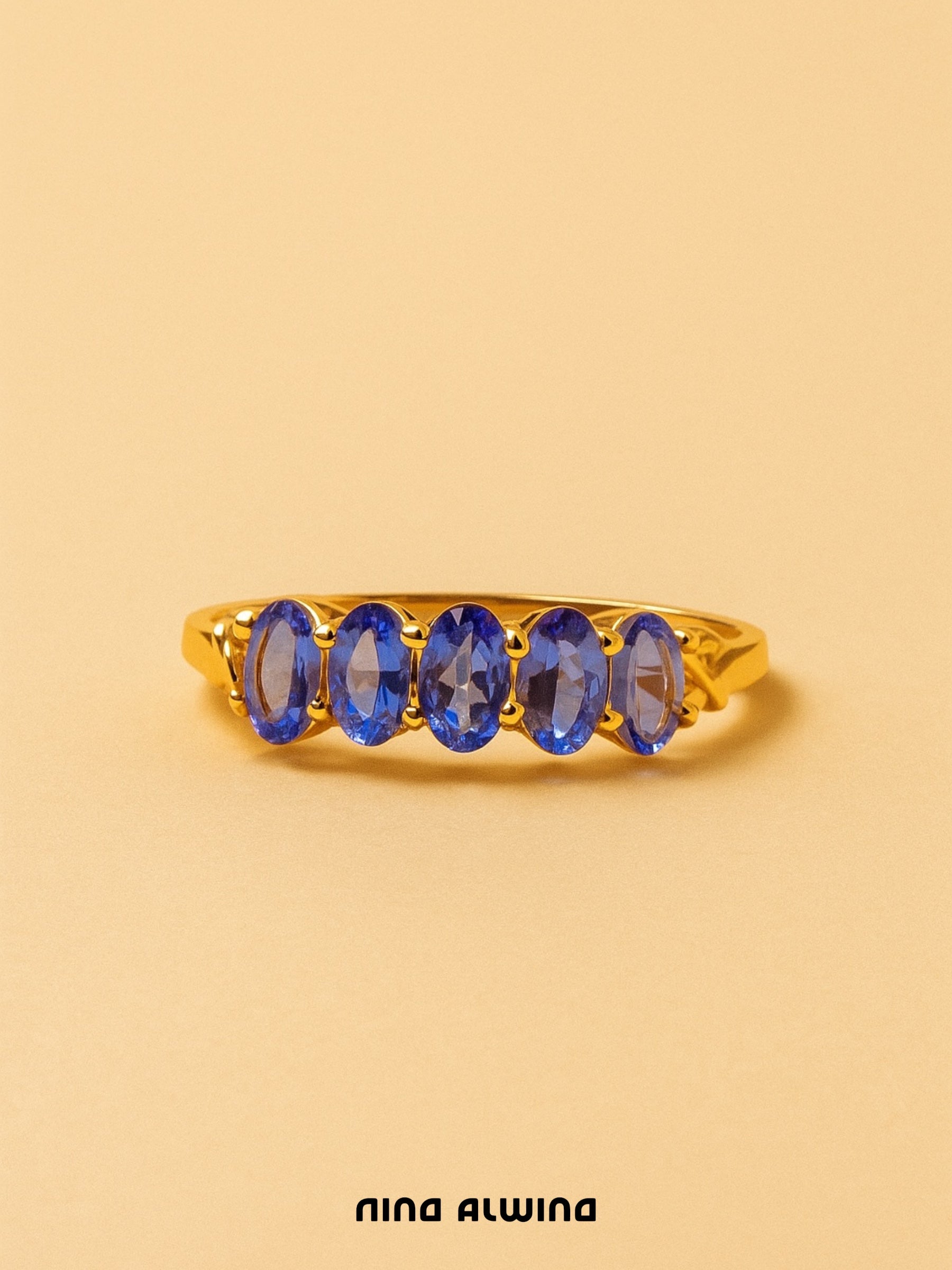 #262 9k Ring mit 5 Tansaniten - RG 60