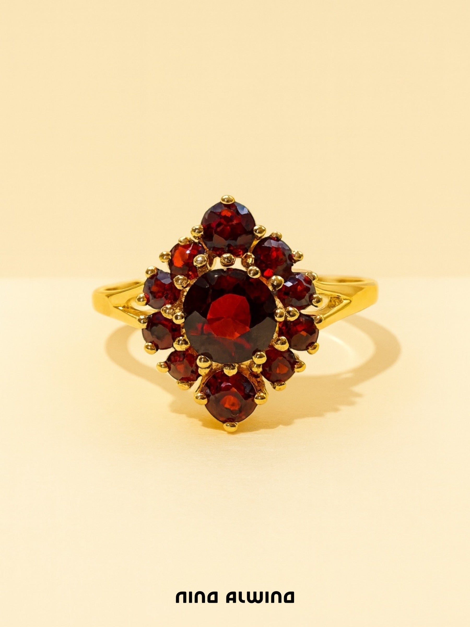 #353 8k Ring mit Granat - RG 54