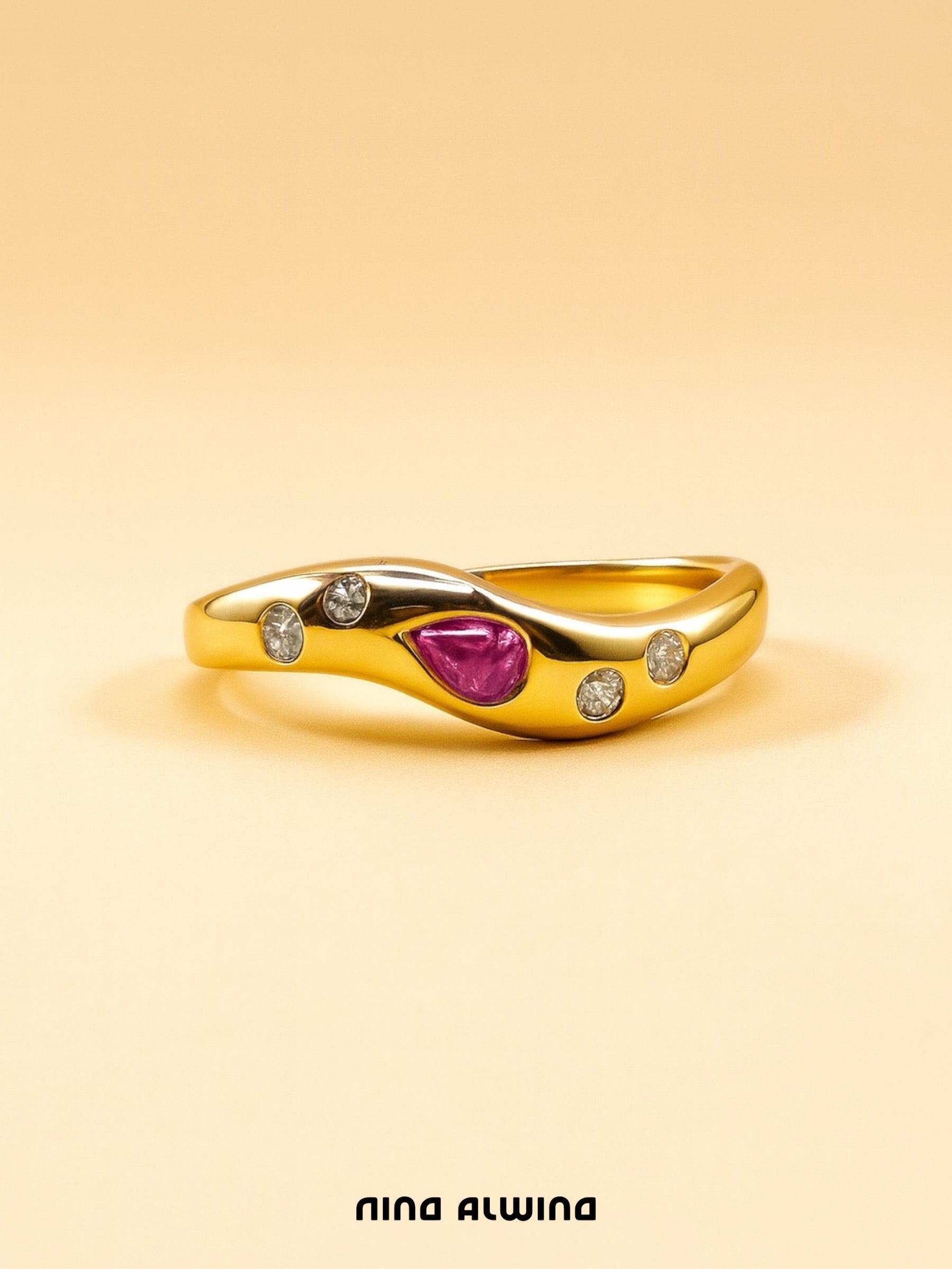 #364 8k Ring mit Rubin & 4 Zirkon - RG 55