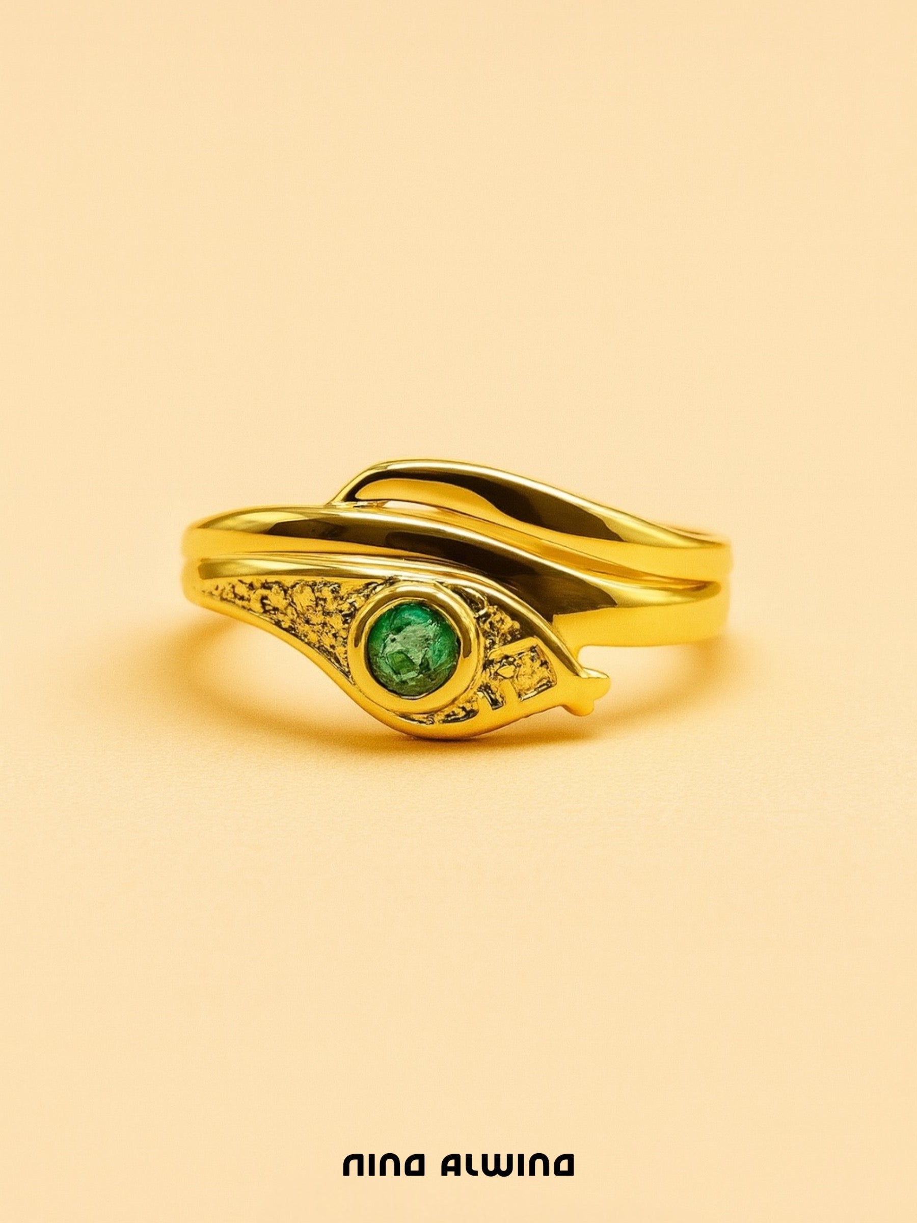 #370 8k Ring mit Saphir & 2 Diamanten - RG 46