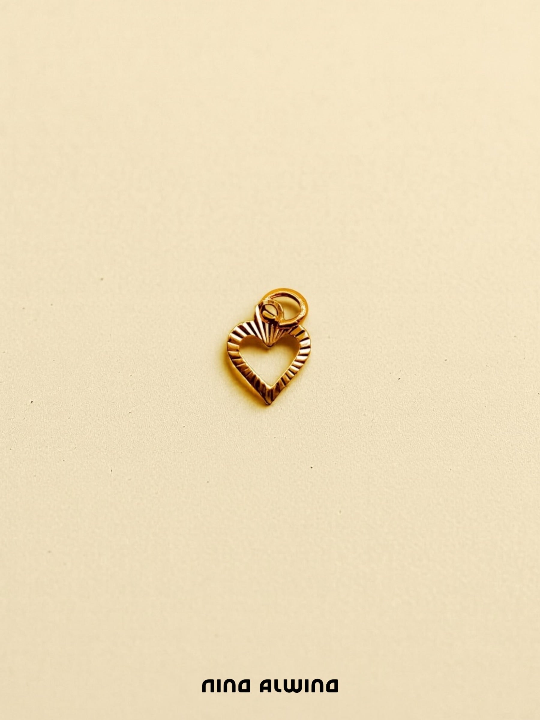 #407 8k Anhänger Mini offenes Herz - 0,9cm