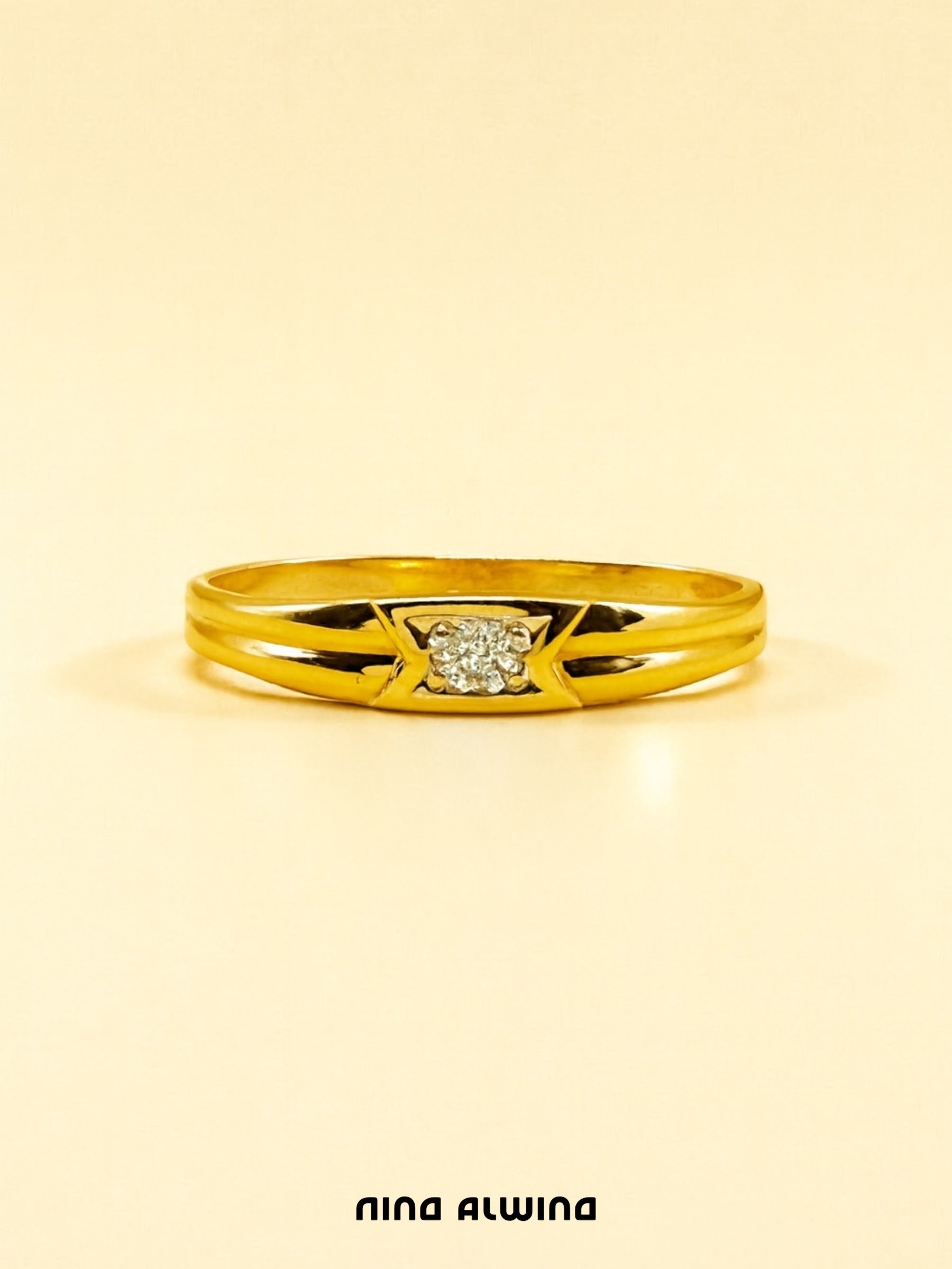 #423 8k Ring mit Diamant - RG 56