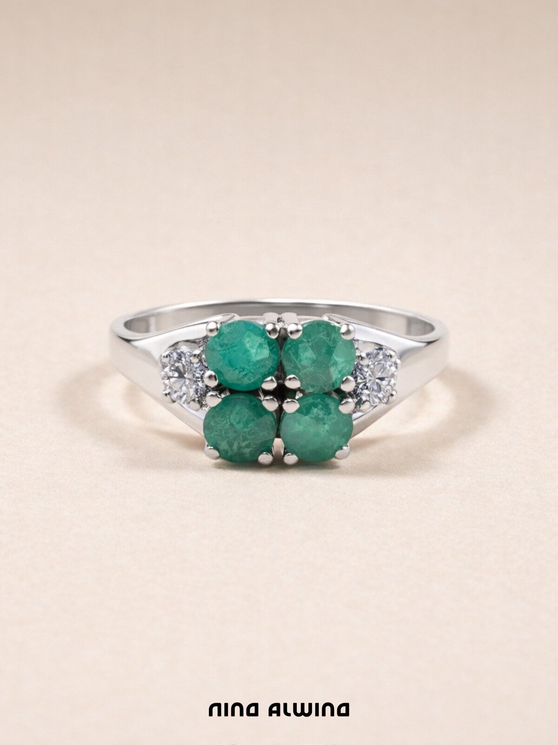 #497 8k Weißgold Ring mit 4 Smaragden & 2 Diamanten - RG 52