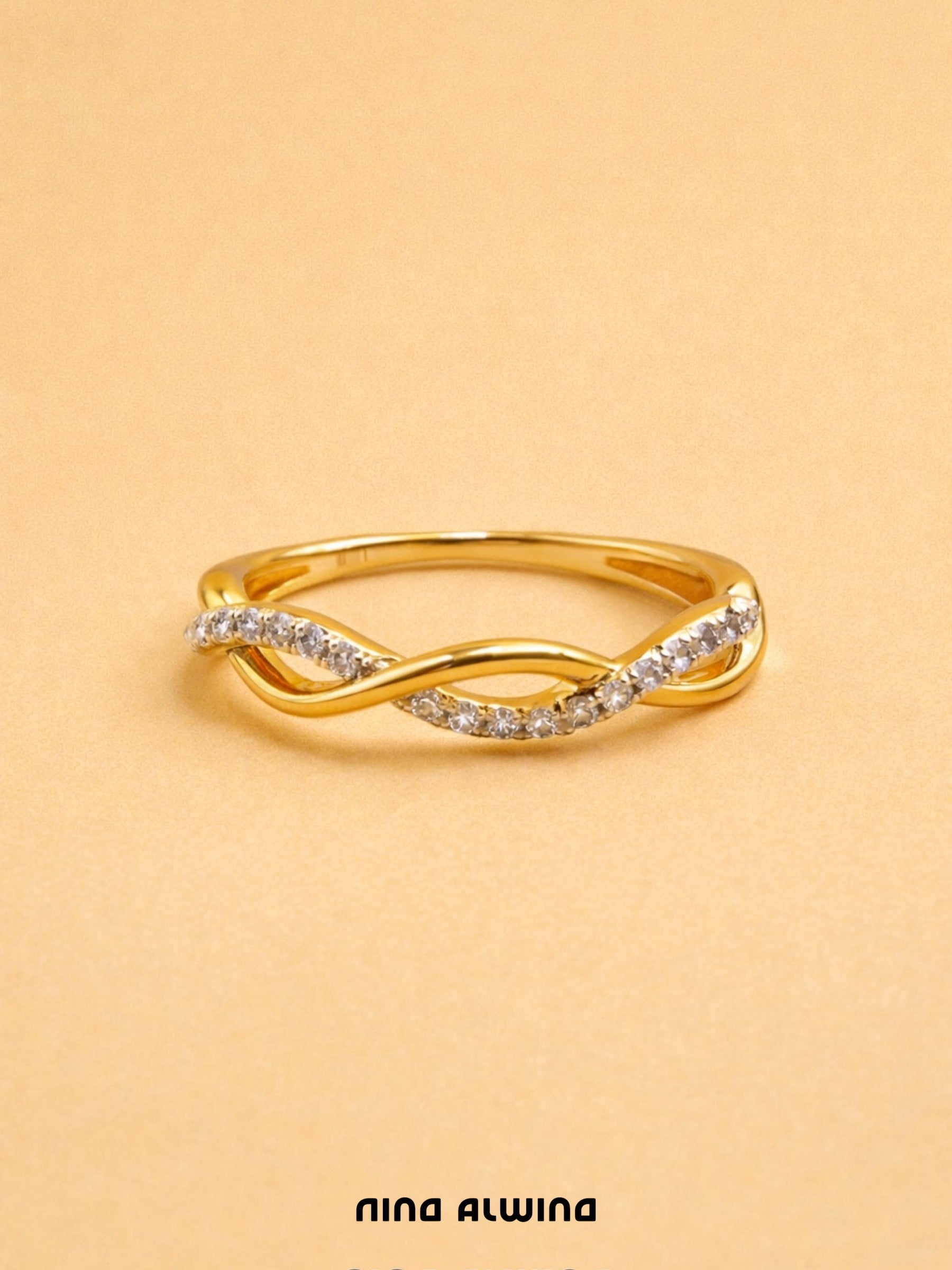 #560 10k Ring mit 15 Diamanten - RG 55