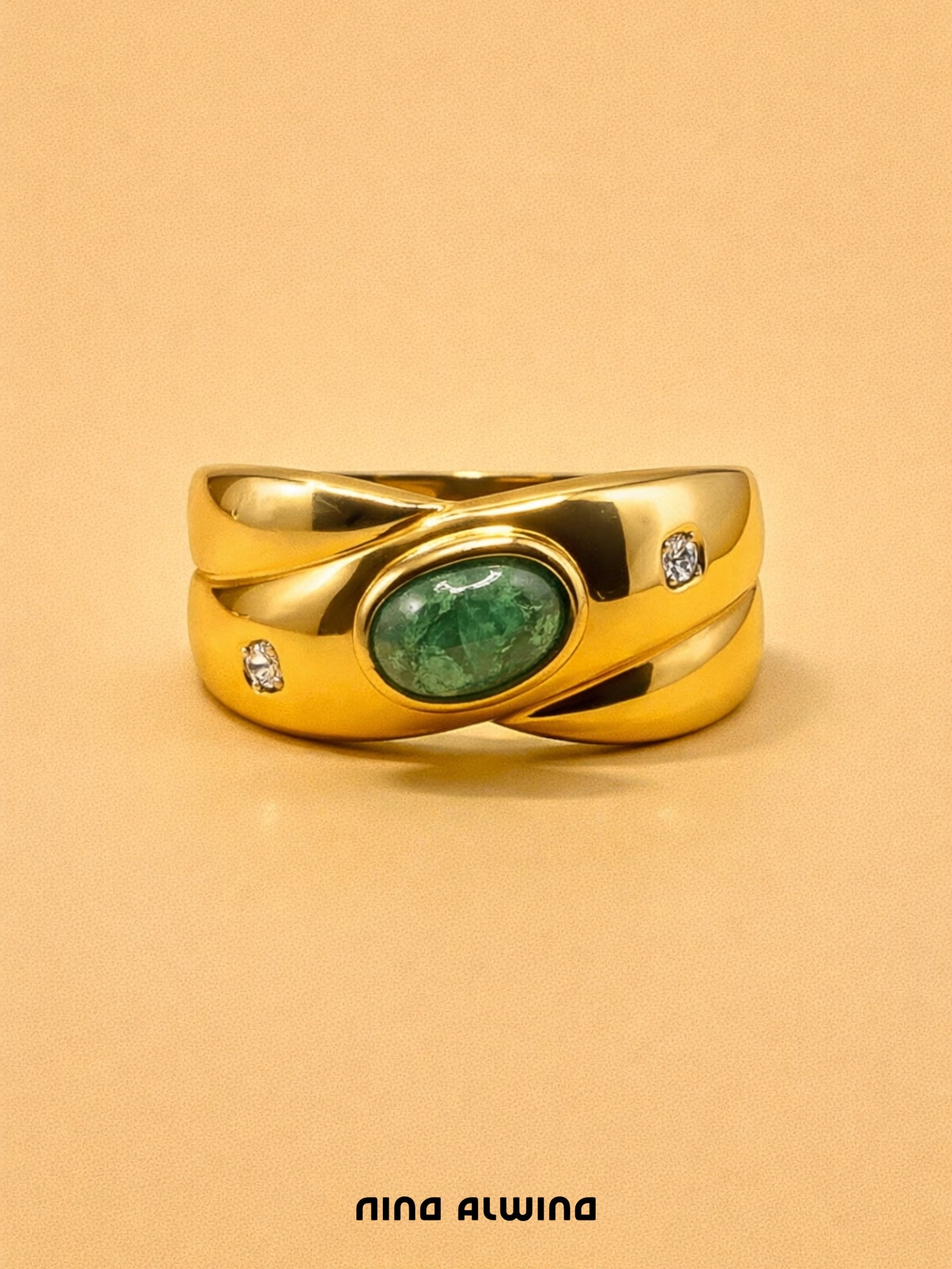 #592 14k Ring mit Smaragd und 2 Diamanten - RG 53