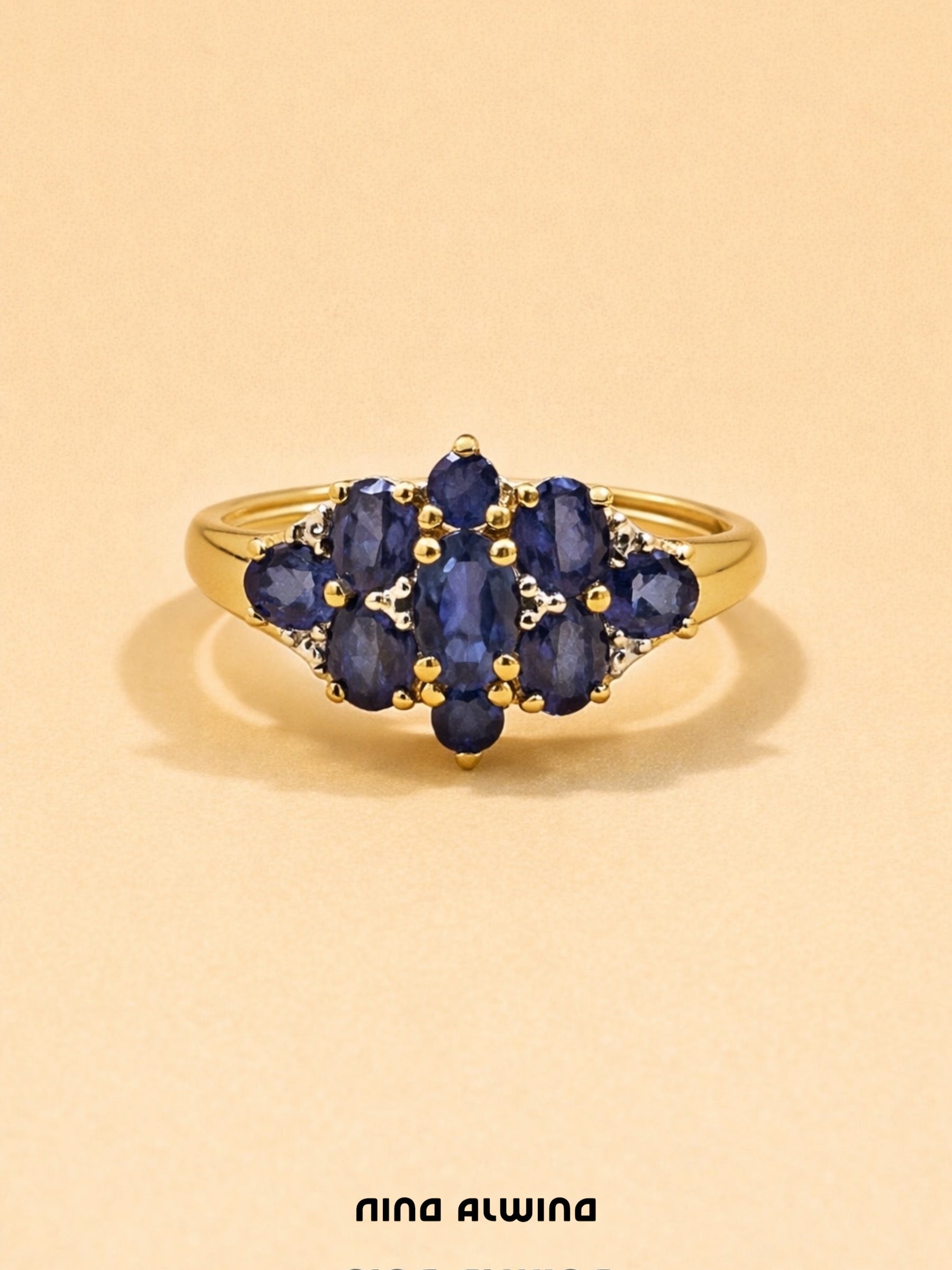 #590 8k Ring mit 9 Tansaniten - RG 63