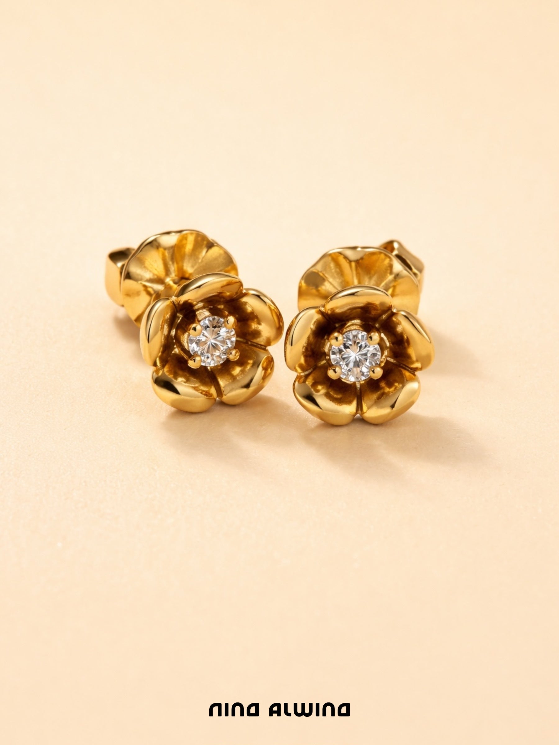 #634 8k Ohrringe mit Diamant - 0.7cm