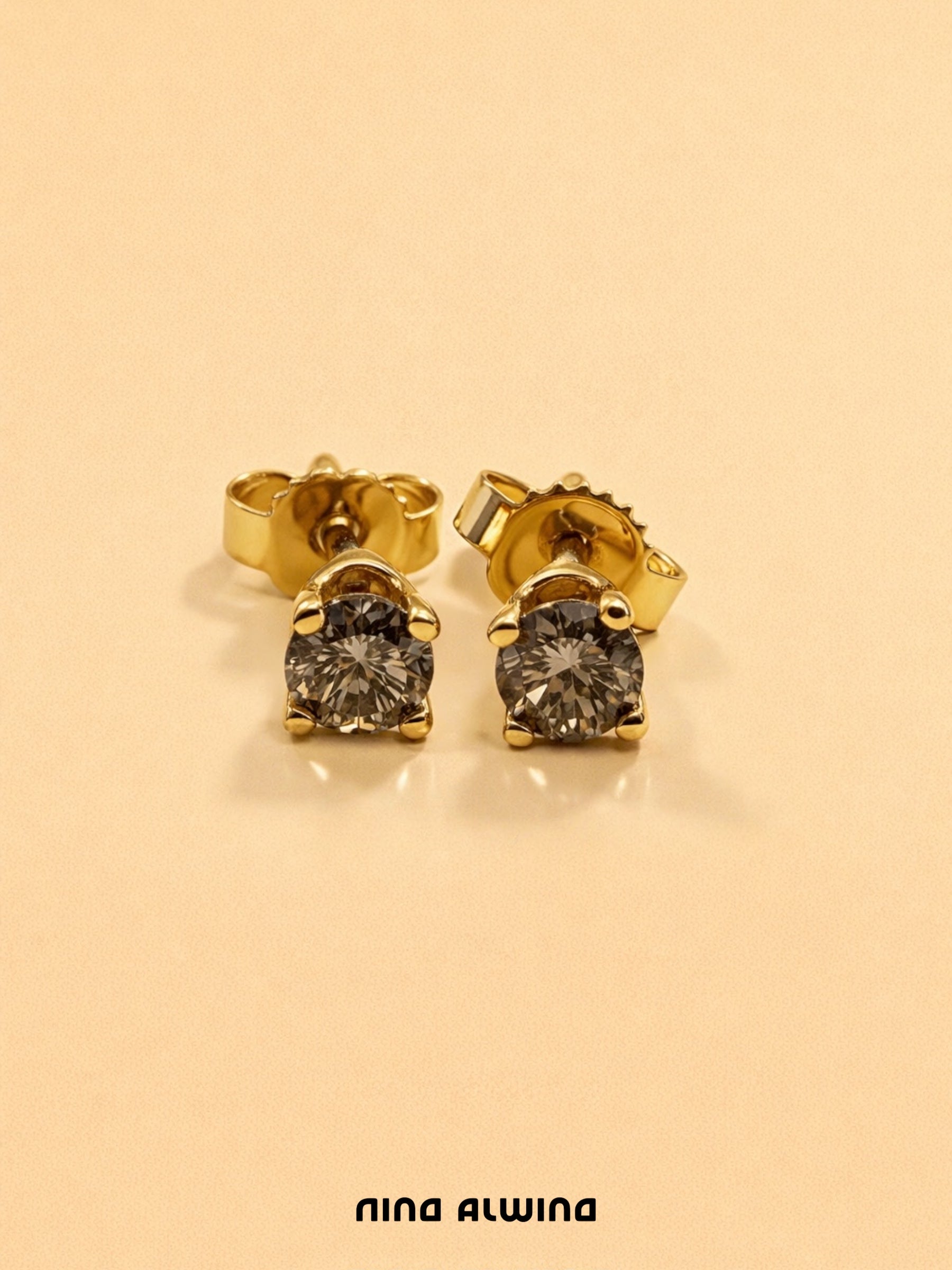 #635 14k Ohrringe mit Diamant - 0.4cm