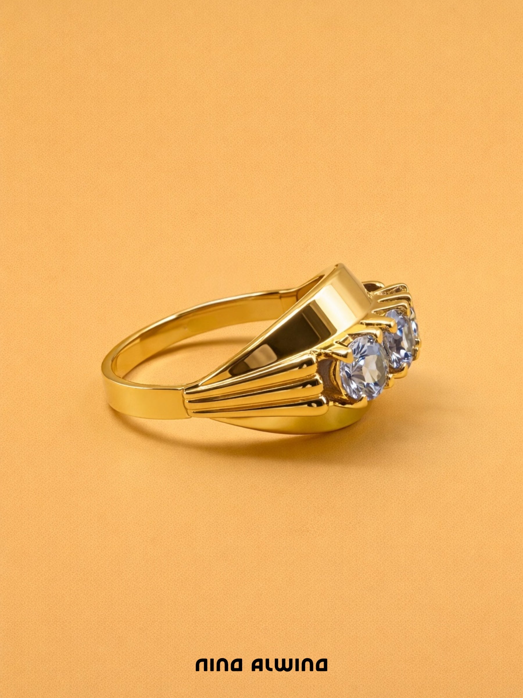 #652 8k Ring mit 3 Blautopas - RG 56