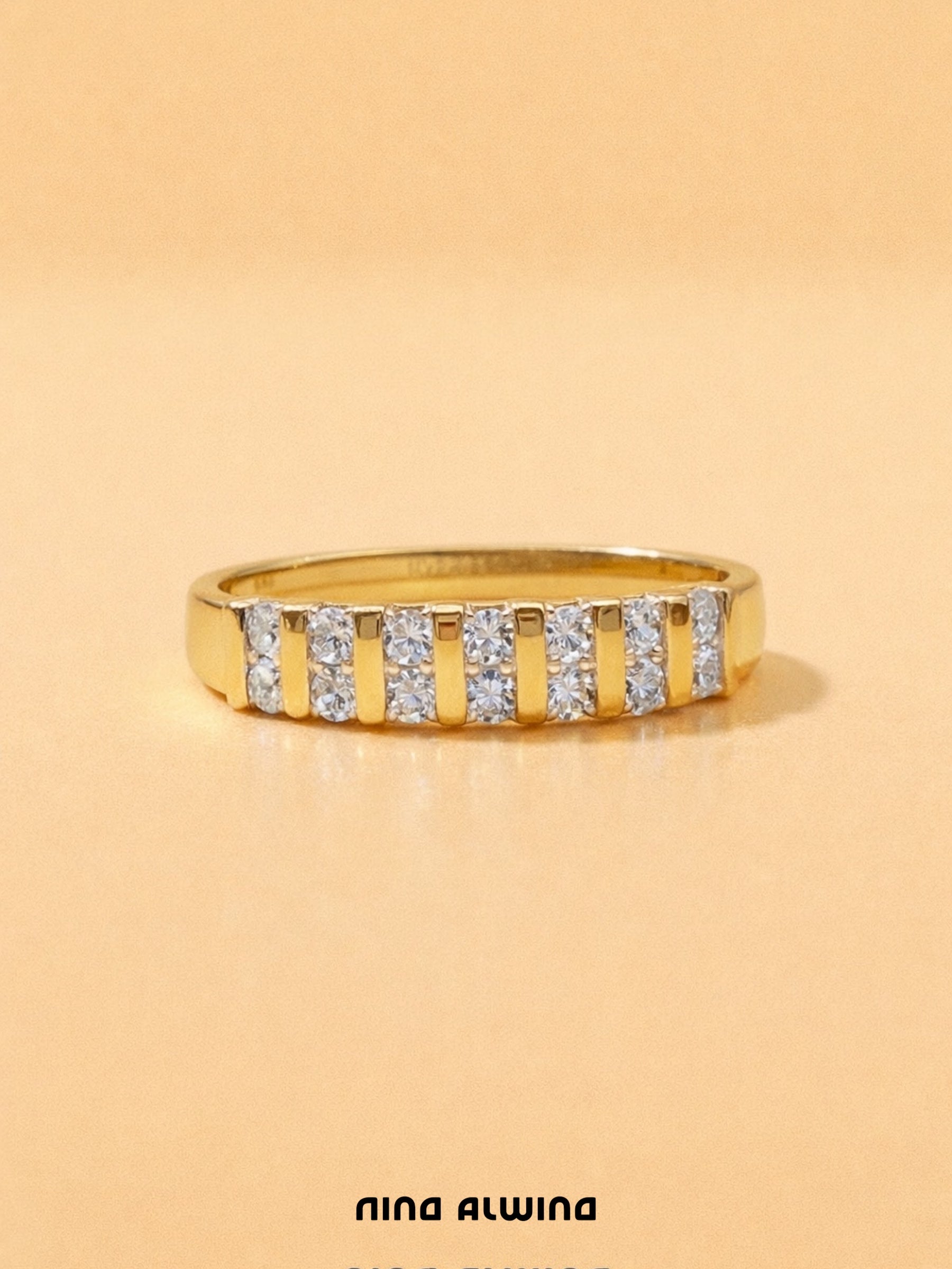 #680 14k Ring mit 14 Diamanten - RG 61