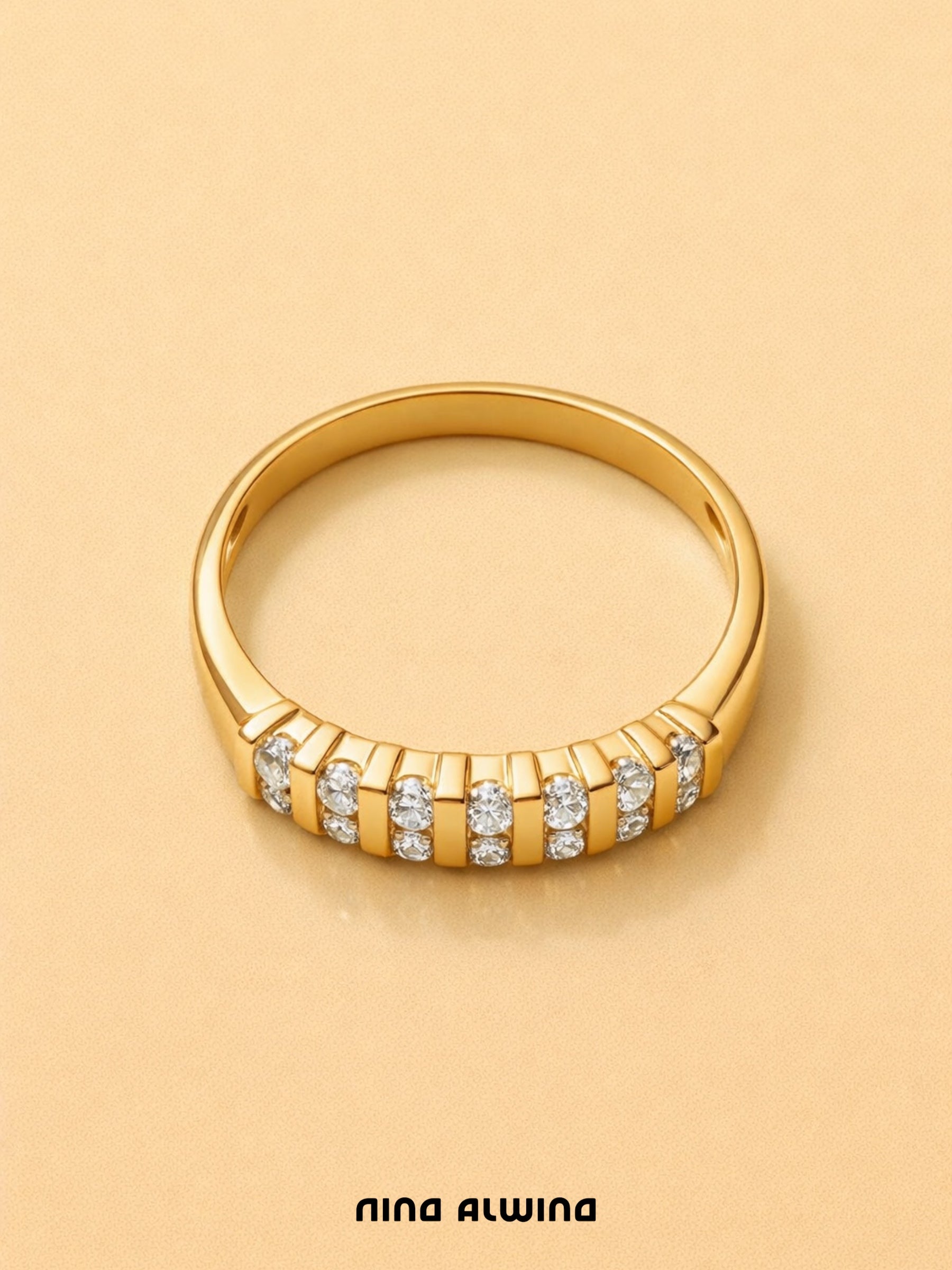 #680 14k Ring mit 14 Diamanten - RG 61