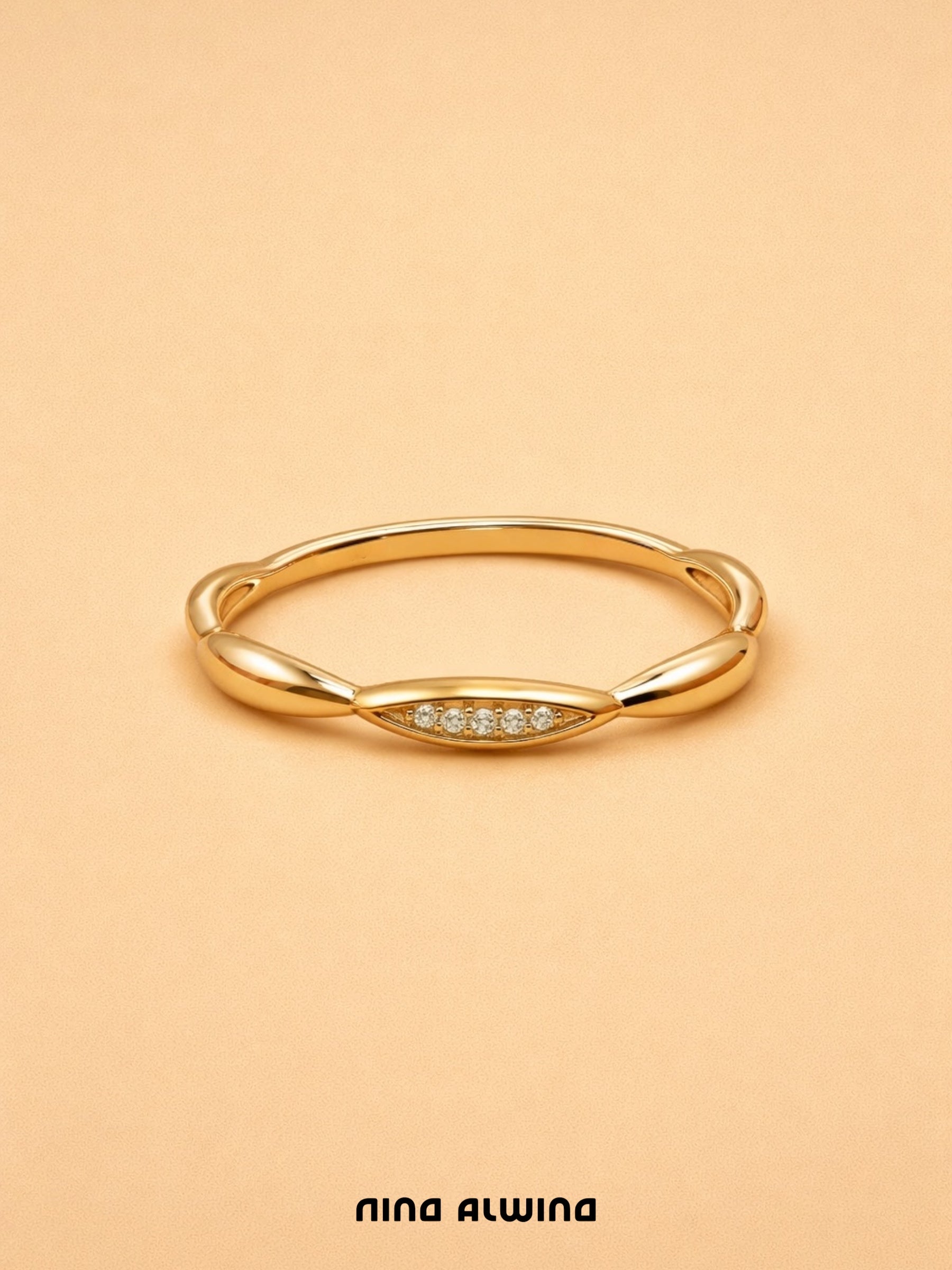 #708 14k Ring mit 5 Diamanten - RG 55