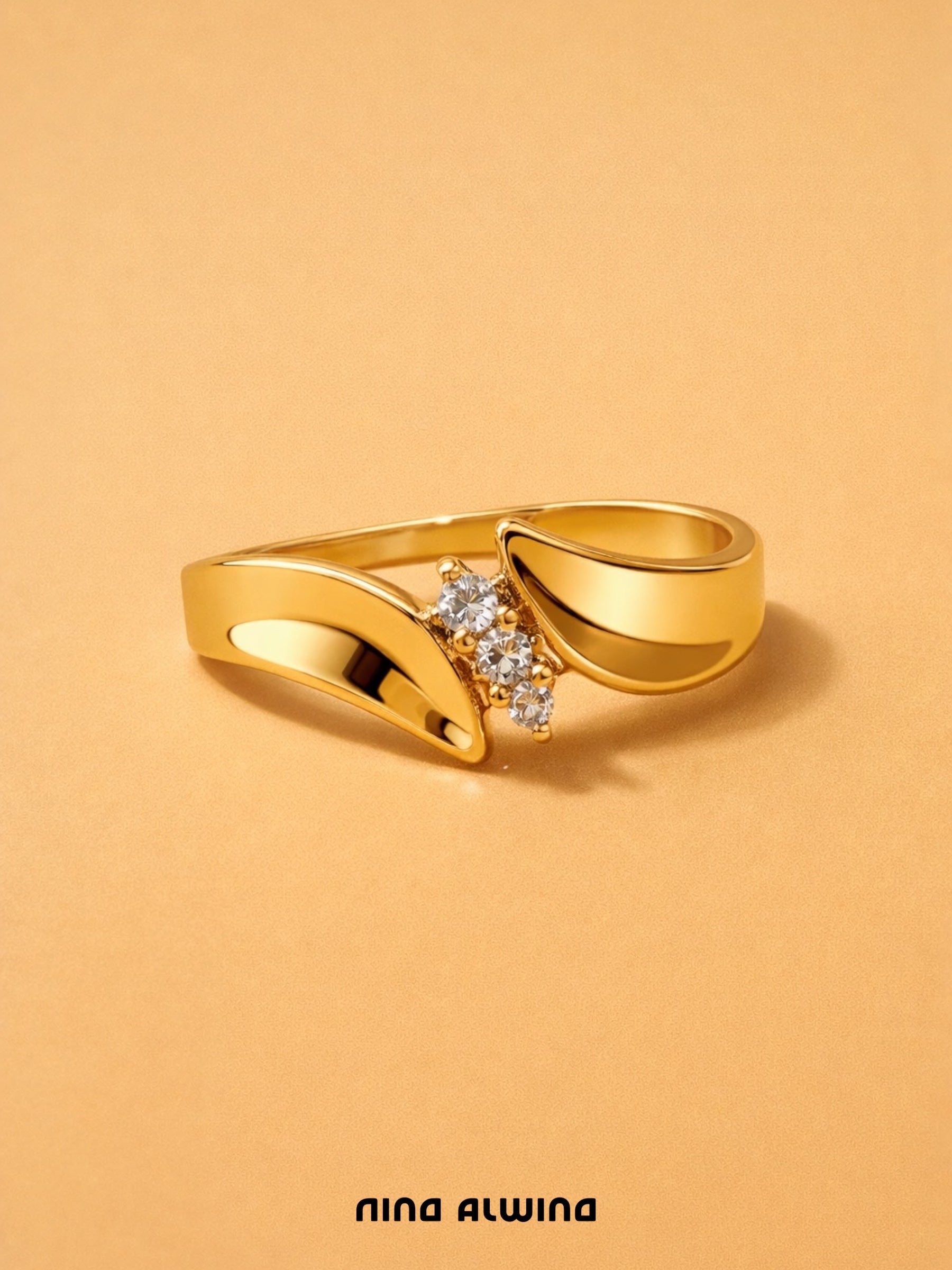 #700 8k Ring mit 3 Diamanten - RG 53