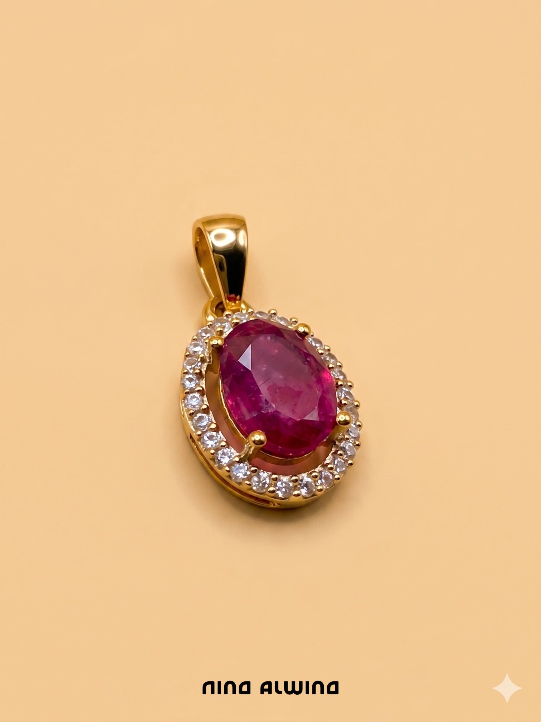 #982 9k Anhänger mit Rubin & Diamanten - 1.8cm